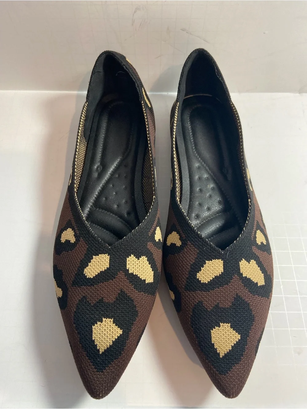Soft~Black Leopard Print~Breathable Mesh Knit~Pointed Toe~Ballet Flat~Size 9.5